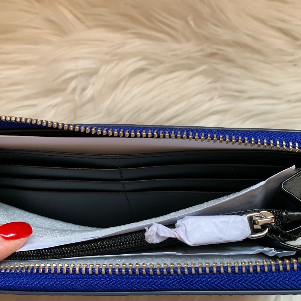 New! MARC JACOBS Leather Zip Around Wallet - Picture 6 of 7